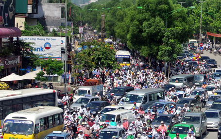 Với mật độ ô tô lưu thông quá dày đặc trong các đô thị như hiện nay, việc cho phép loại phương tiện này tăng thêm vận tốc có khả quan?